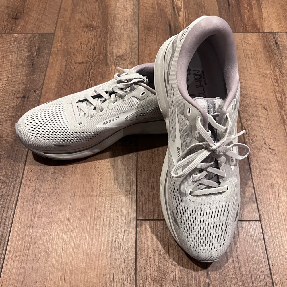 NWOT Brooks Ghost Running Sneakers, Men’s 12